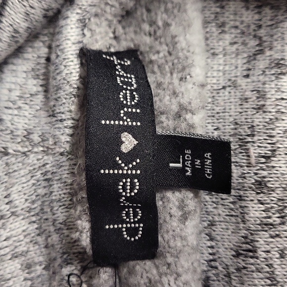 Derek heart sweater lg - Picture 6 of 6